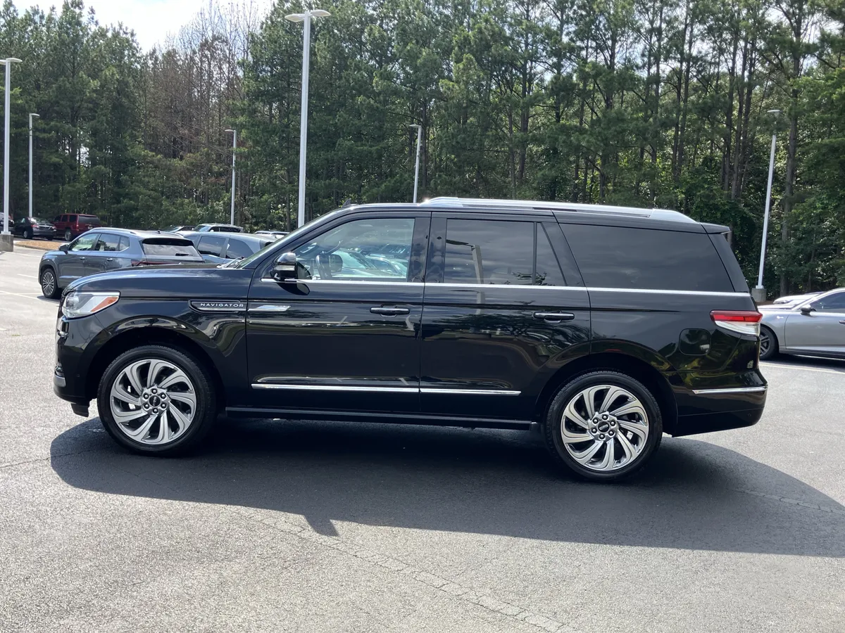 2024 Lincoln Navigator Reserve 4x4 thumbnail 7