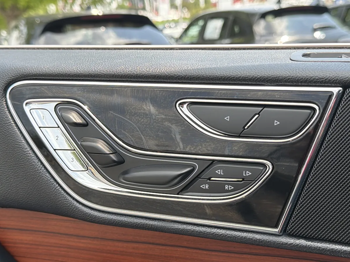 2024 Lincoln Navigator Reserve thumbnail 15