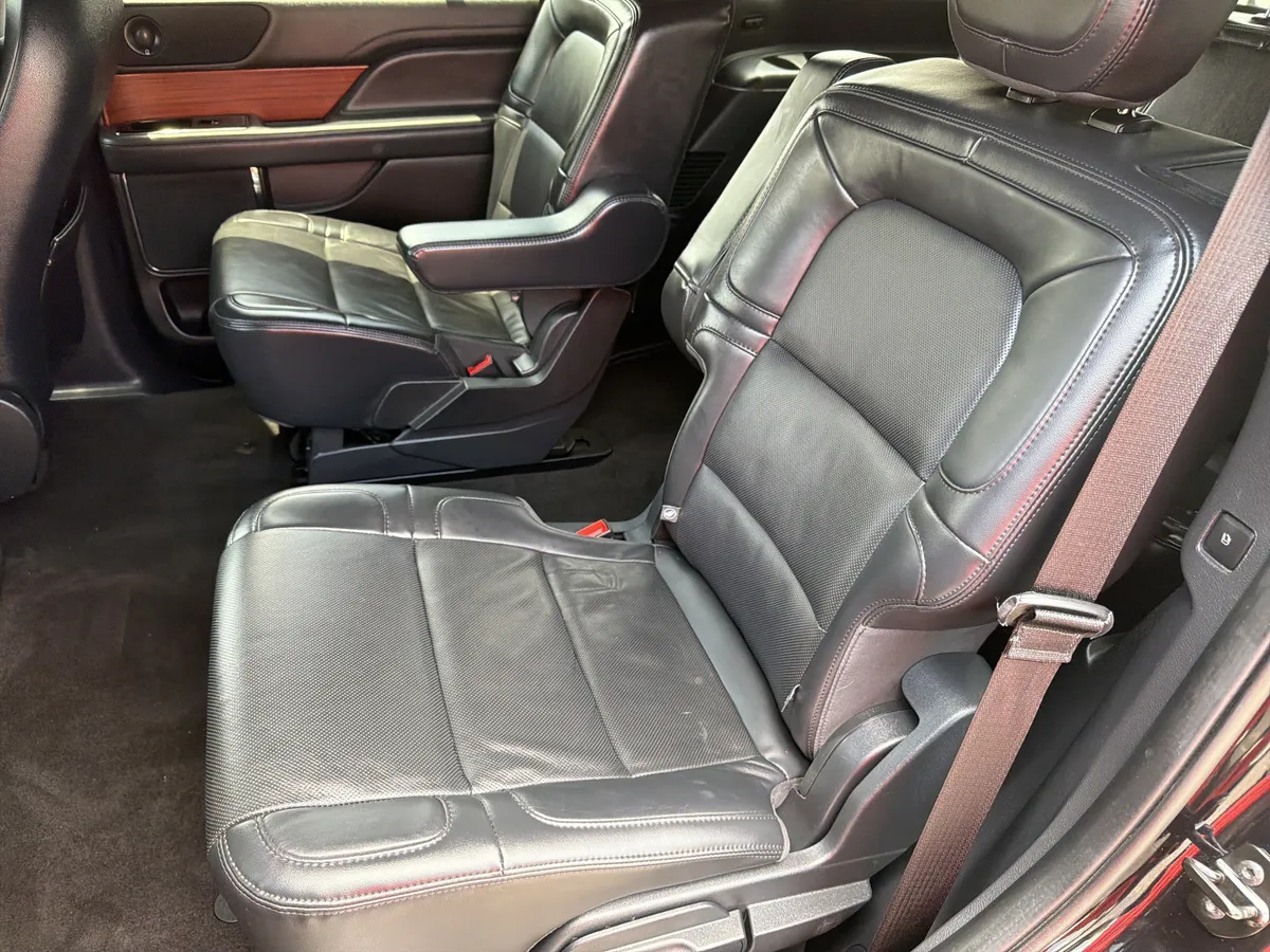 2024 Lincoln Navigator Reserve thumbnail 18