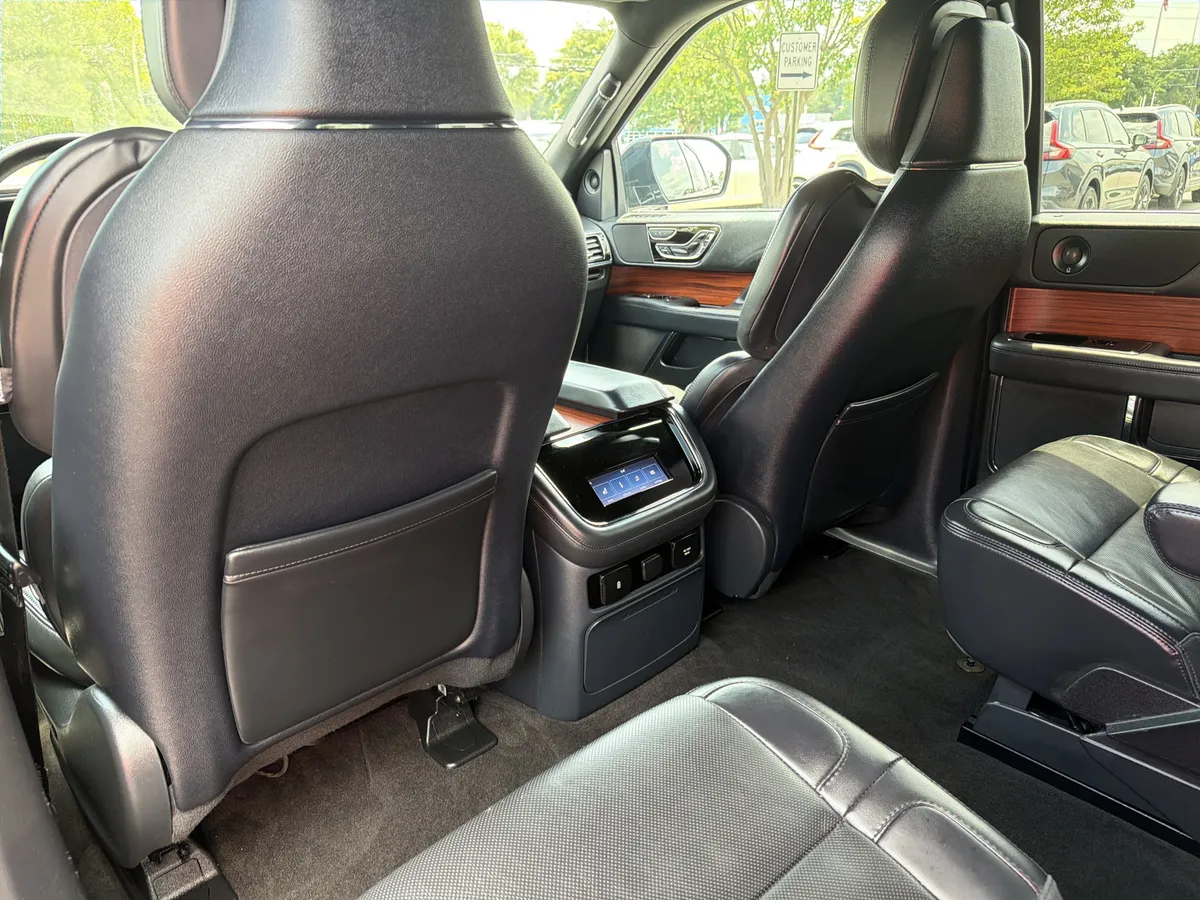 2024 Lincoln Navigator Reserve thumbnail 19