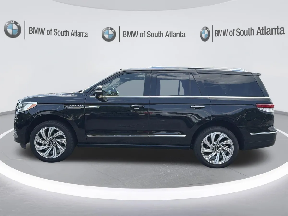 2024 Lincoln Navigator Reserve thumbnail 23