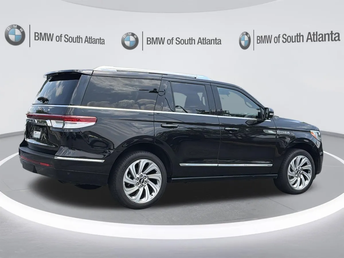 2024 Lincoln Navigator Reserve thumbnail 28
