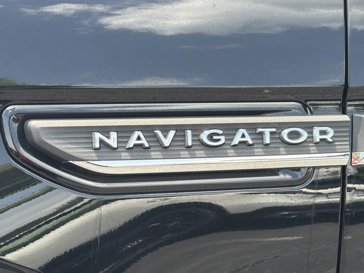 2024 Lincoln Navigator Reserve thumbnail 32