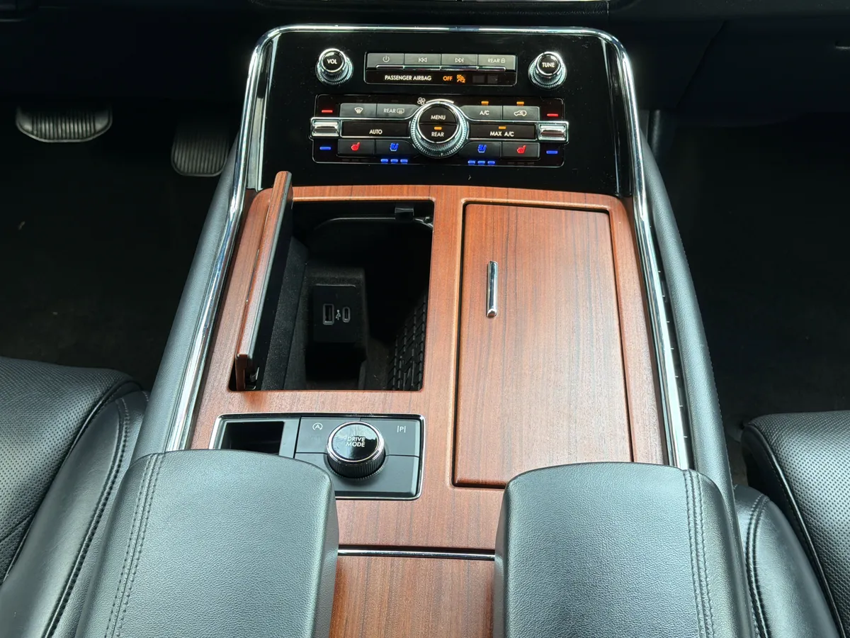 2024 Lincoln Navigator Reserve thumbnail 5