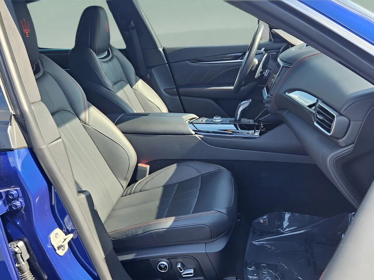 2024 Maserati Levante Modena Ultima thumbnail 17