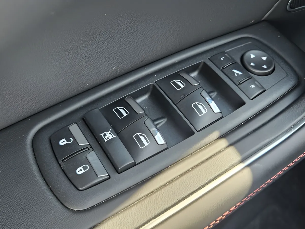 2024 Maserati Levante Modena Ultima thumbnail 34