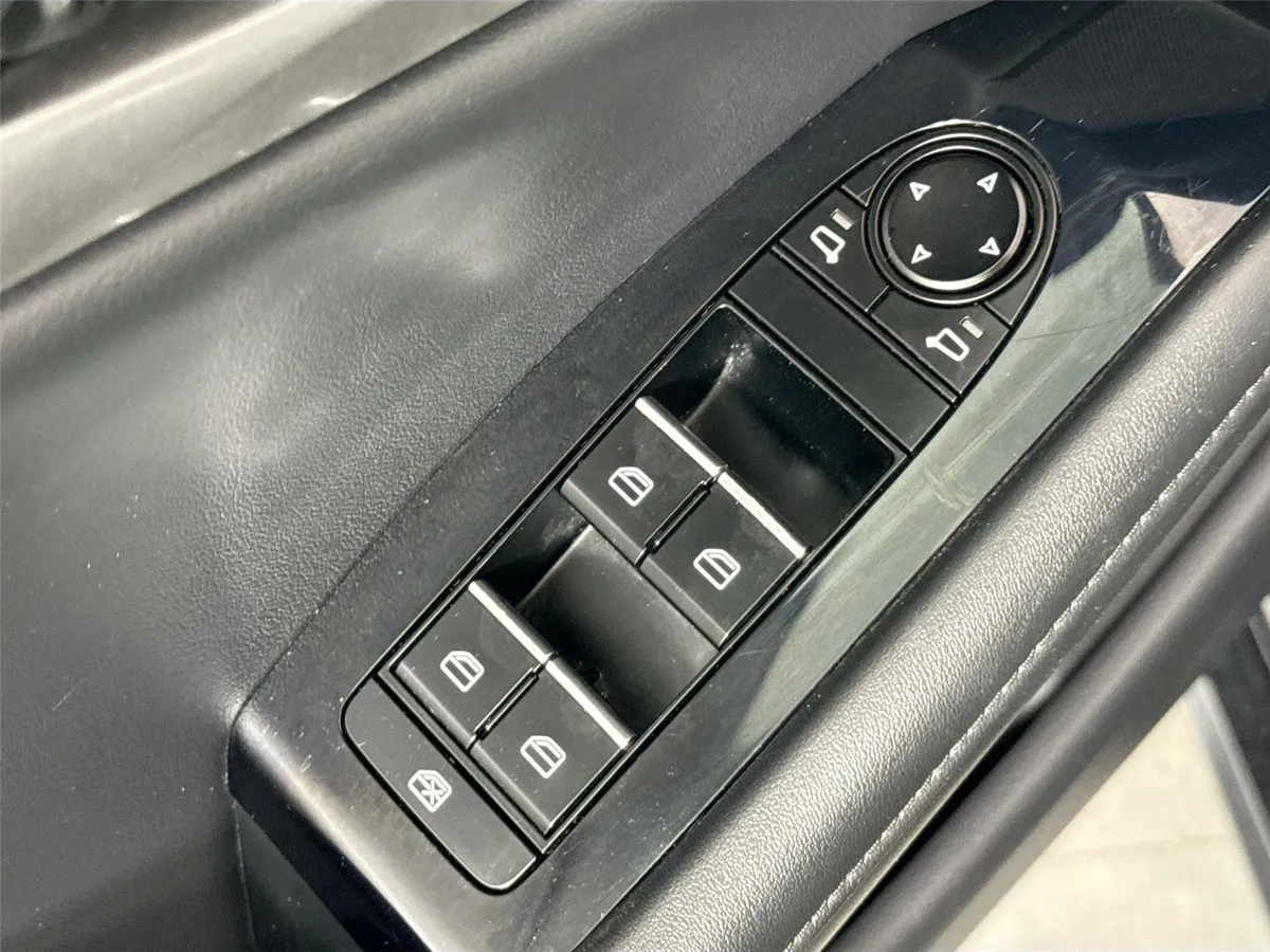 2024 Mazda Mazda3 Hatchback 2.5 S Select Sport thumbnail 27