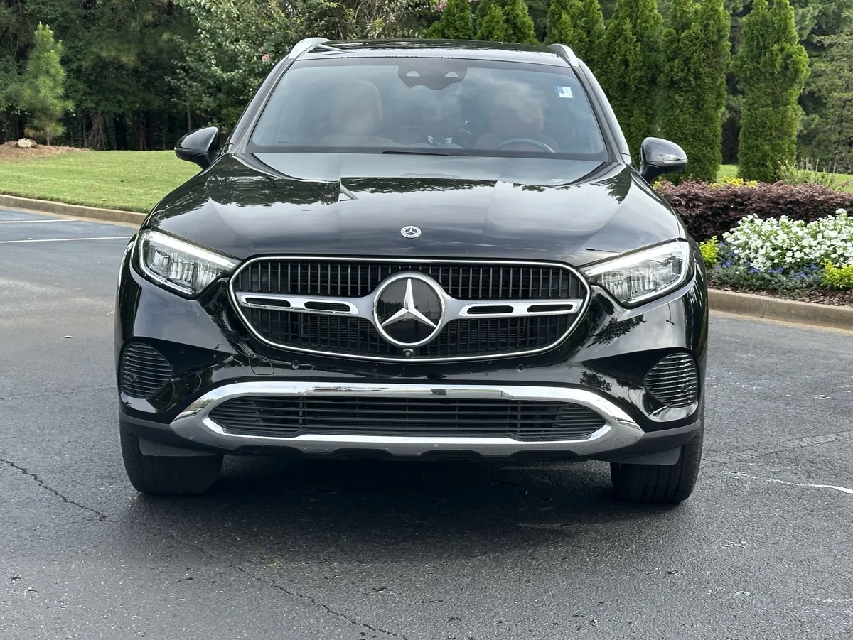 2024 Mercedes-Benz GLC 300 thumbnail 3
