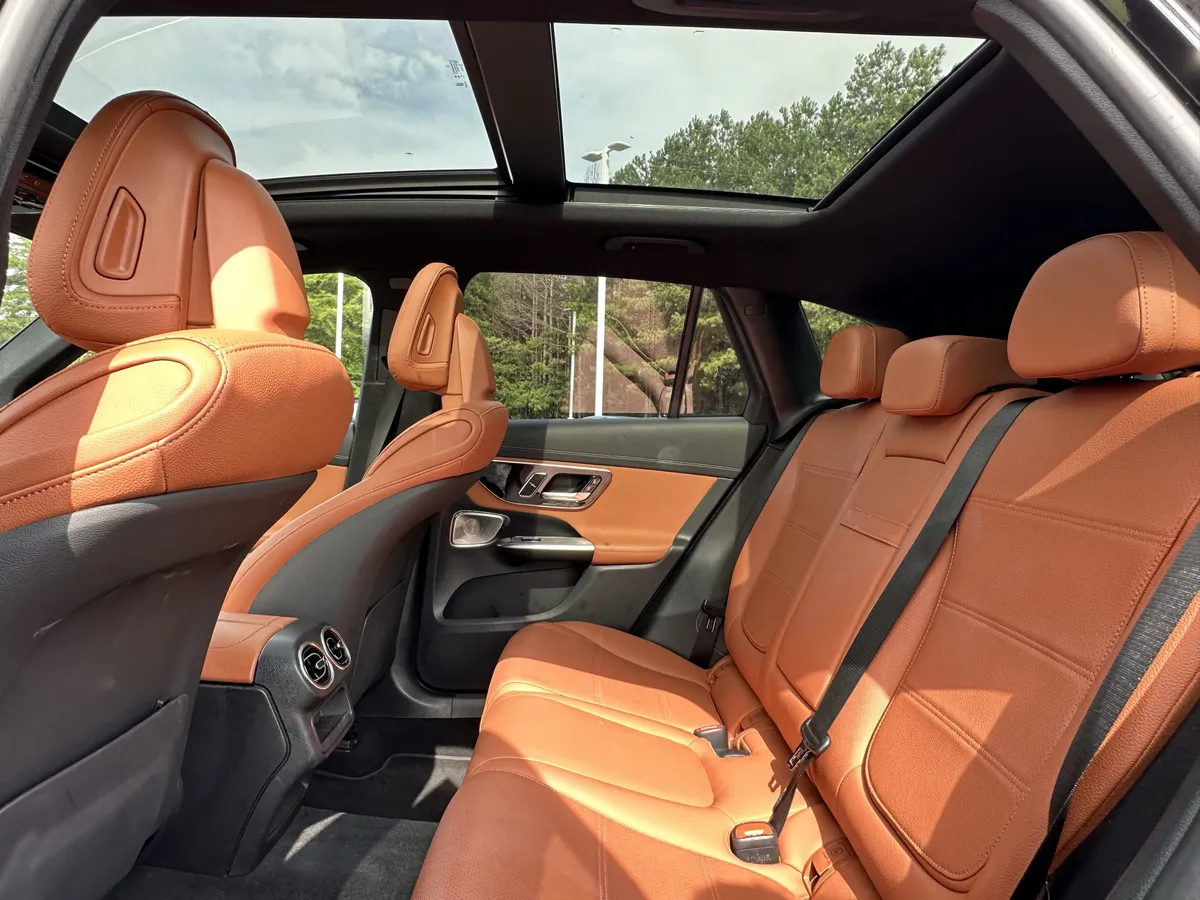 2024 Mercedes-Benz GLC 300 thumbnail 9