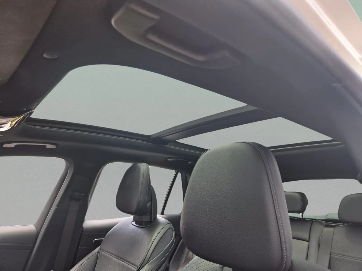 2024 Mercedes-Benz GLC 300 thumbnail 18