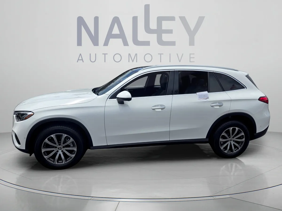 2024 Mercedes-Benz GLC 300 thumbnail 2