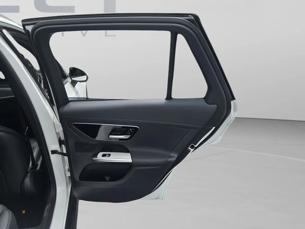 2024 Mercedes-Benz GLC 300 thumbnail 26