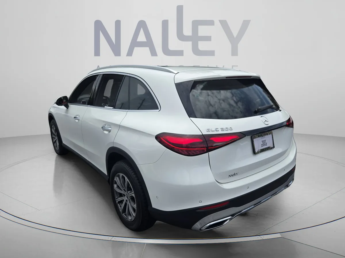 2024 Mercedes-Benz GLC 300 thumbnail 4