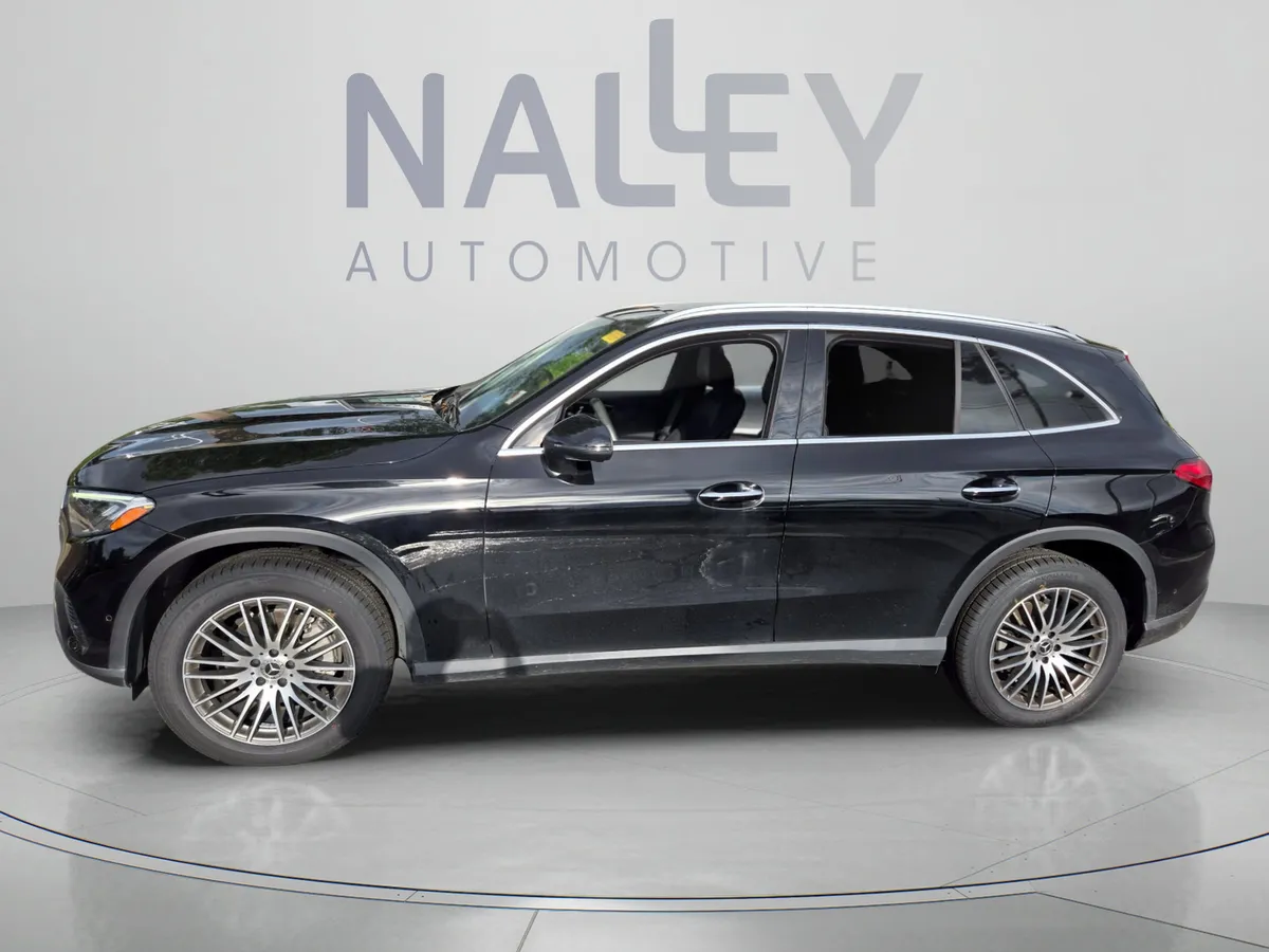 2024 Mercedes-Benz GLC 300 thumbnail 2