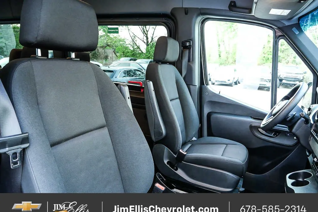 2024 Mercedes-Benz Sprinter Passenger Van NA thumbnail 17