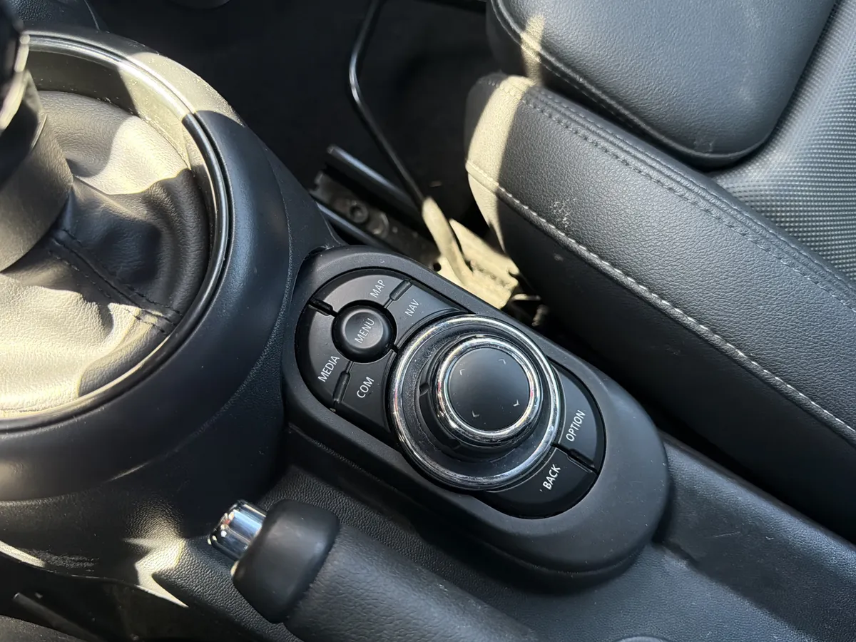 2024 MINI Convertible Cooper S thumbnail 37