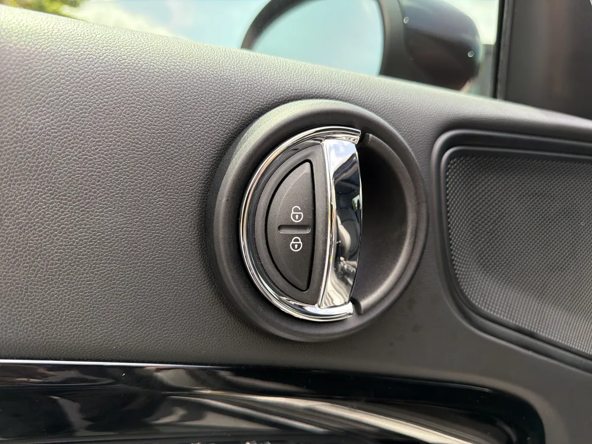 2024 MINI Countryman Cooper S thumbnail 23