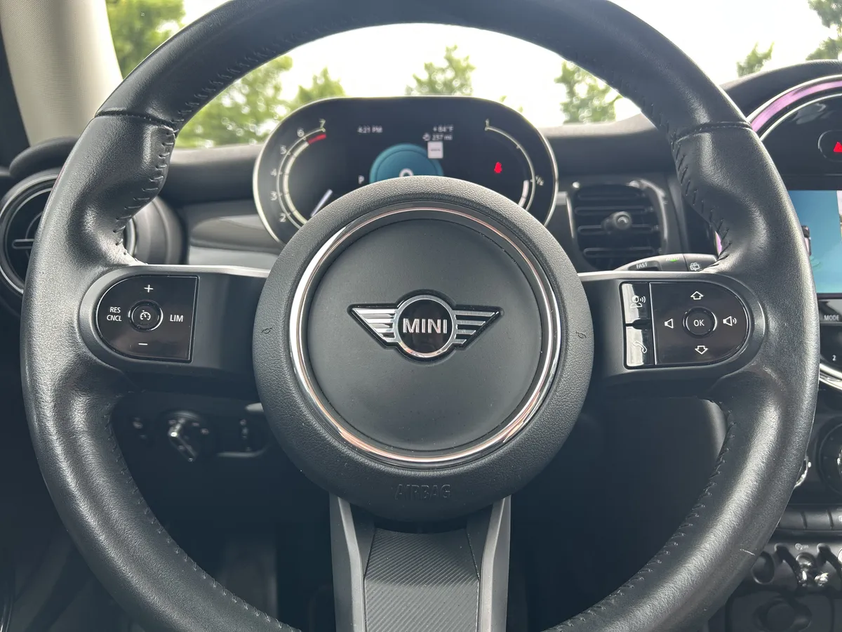 2024 MINI Hardtop 2 Door Cooper thumbnail 17