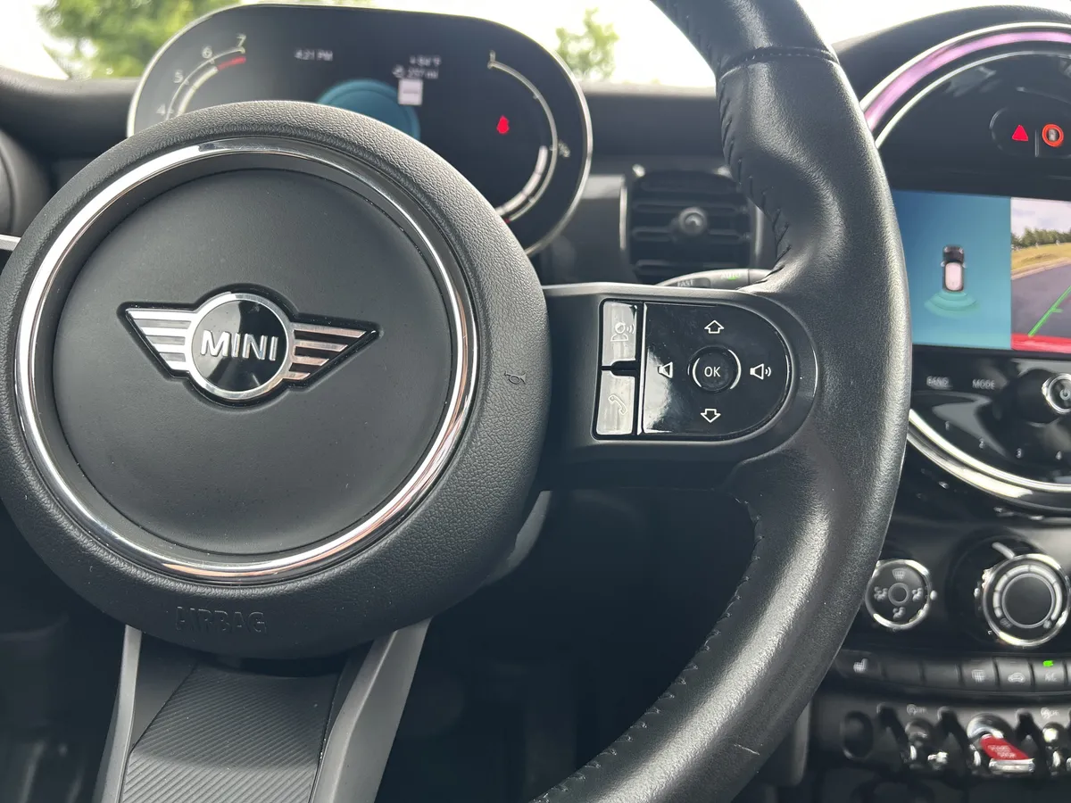 2024 MINI Hardtop 2 Door Cooper thumbnail 19