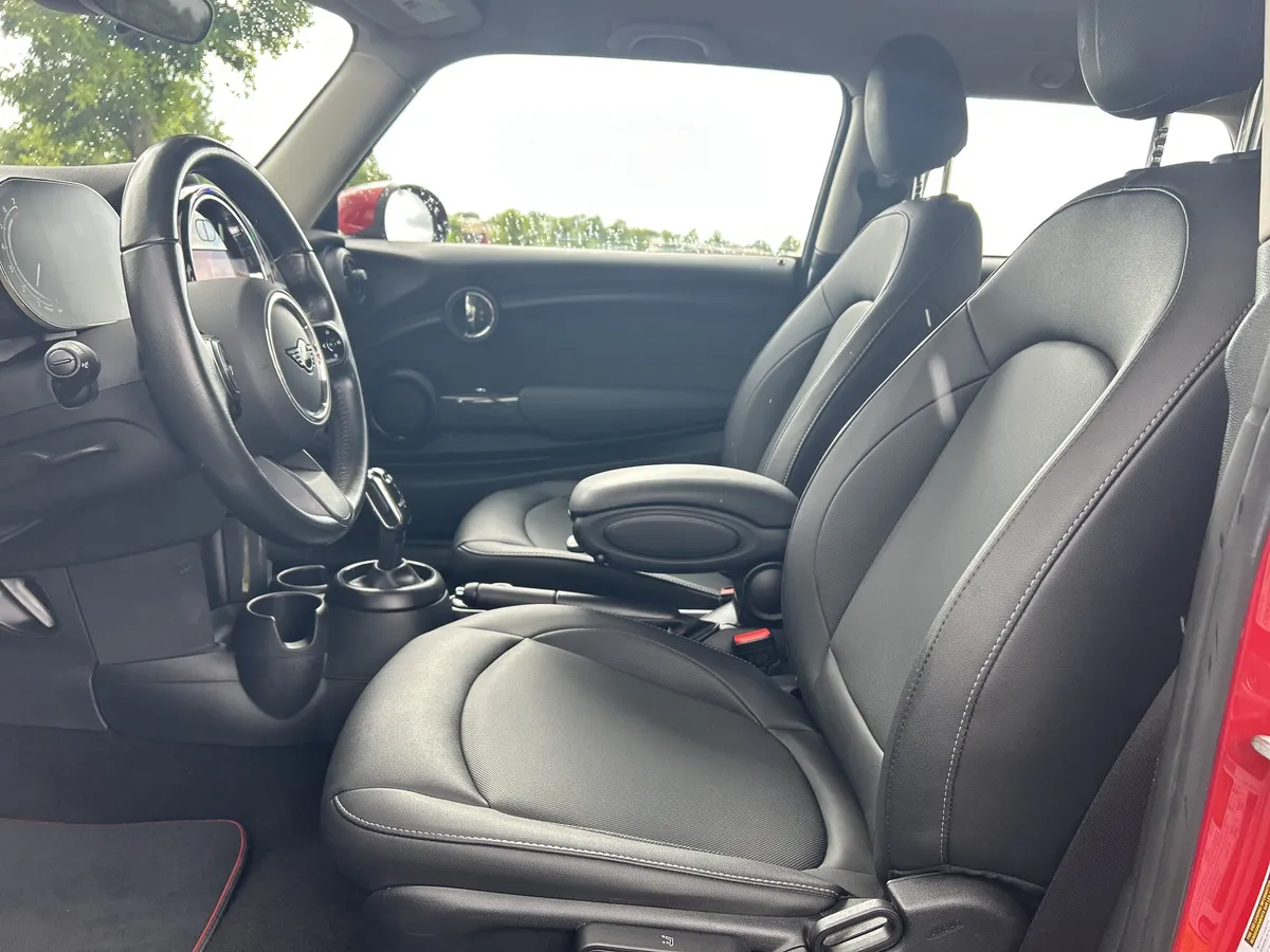 2024 MINI Hardtop 2 Door Cooper thumbnail 24