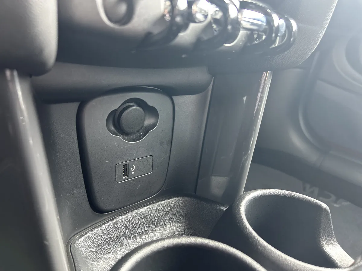 2024 MINI Hardtop 2 Door Cooper thumbnail 28