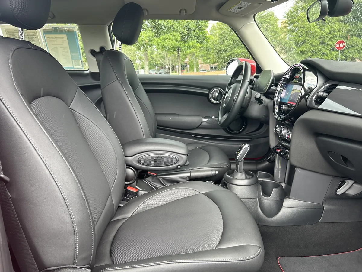 2024 MINI Hardtop 2 Door Cooper thumbnail 31