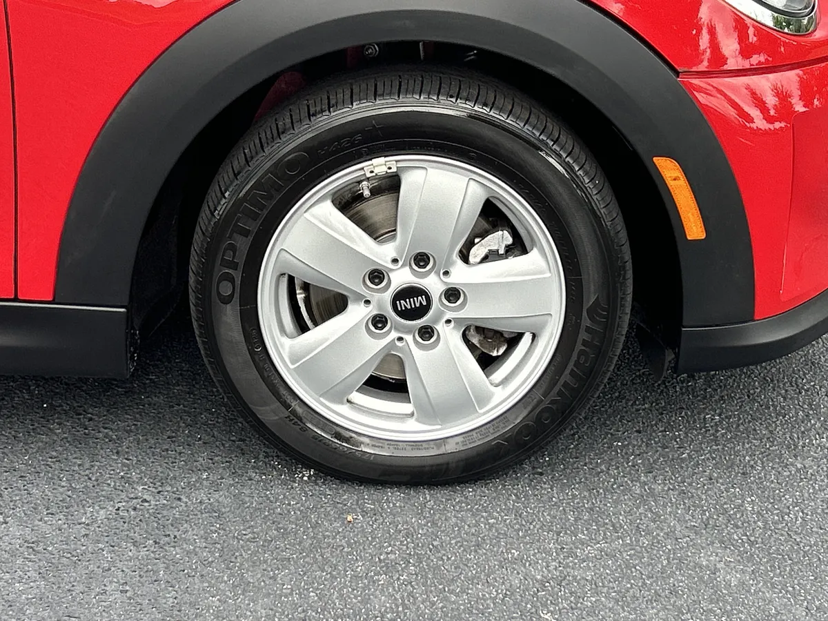 2024 MINI Hardtop 2 Door Cooper thumbnail 33