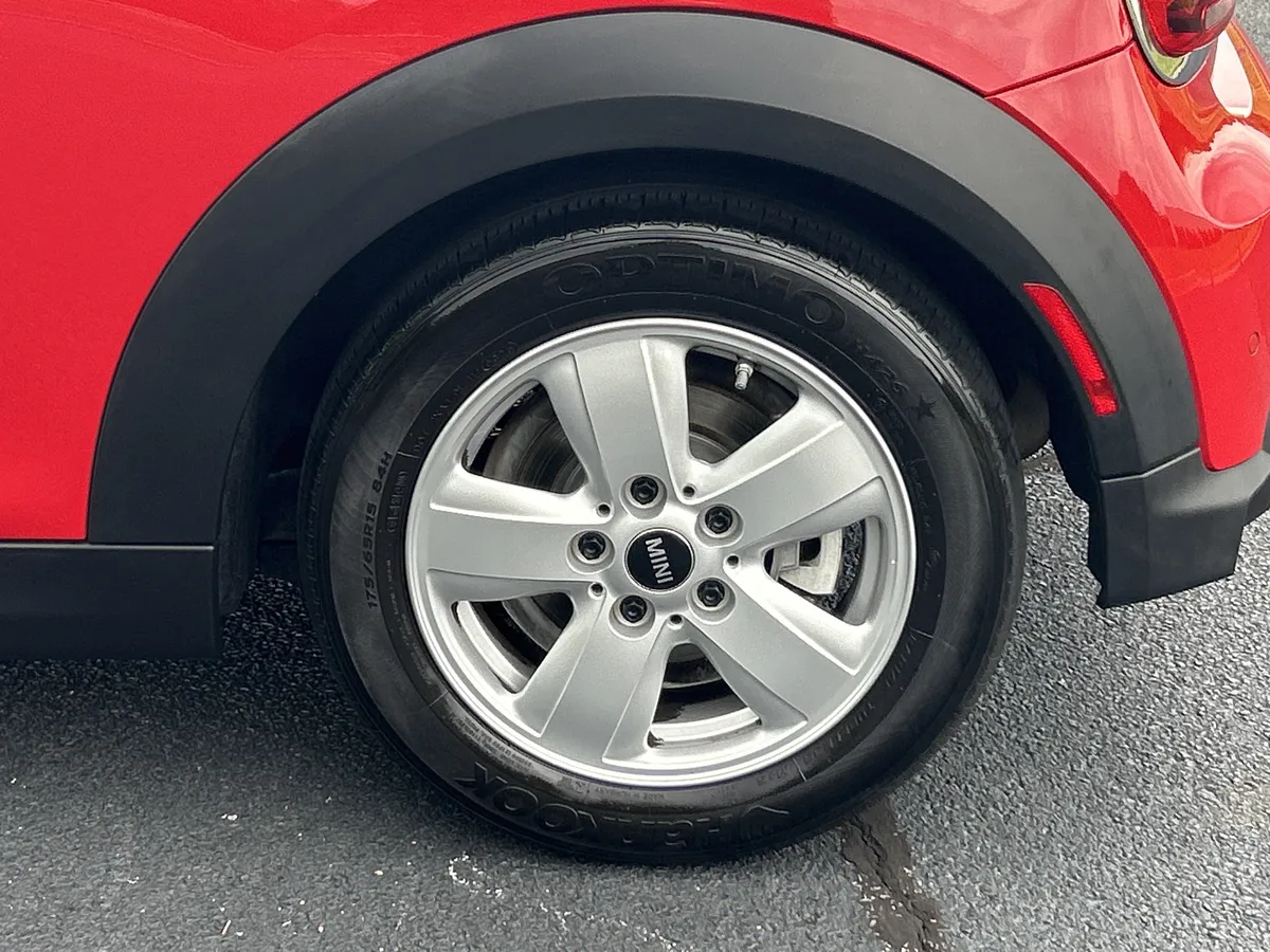 2024 MINI Hardtop 2 Door Cooper thumbnail 35