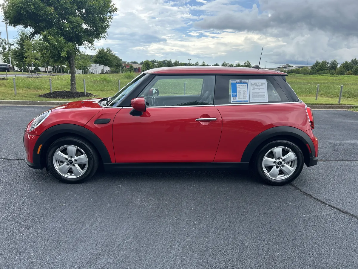 2024 MINI Hardtop 2 Door Cooper thumbnail 6