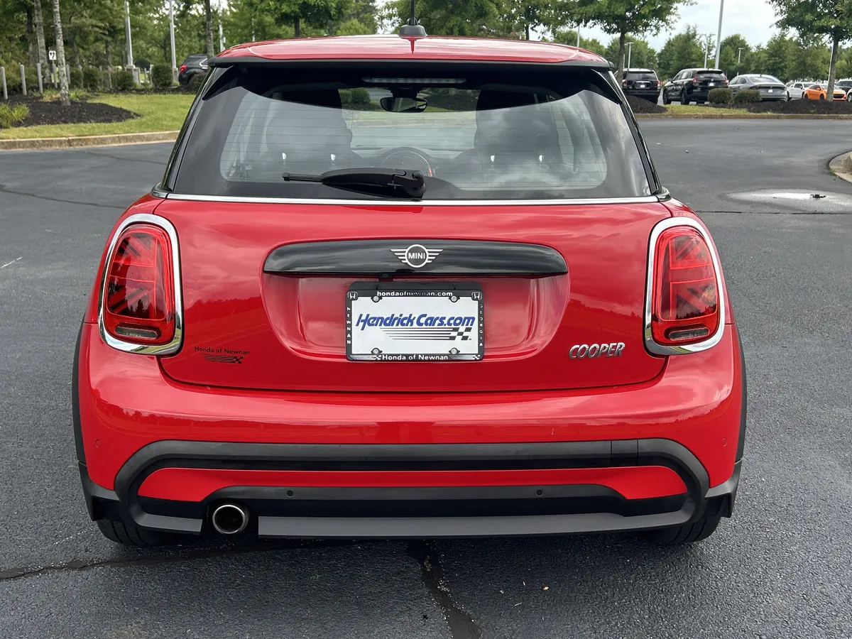 2024 MINI Hardtop 2 Door Cooper thumbnail 8