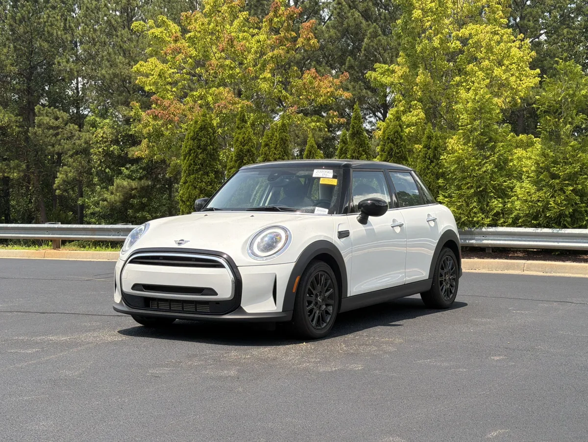 2024 MINI Hardtop 4 Door Cooper thumbnail 10