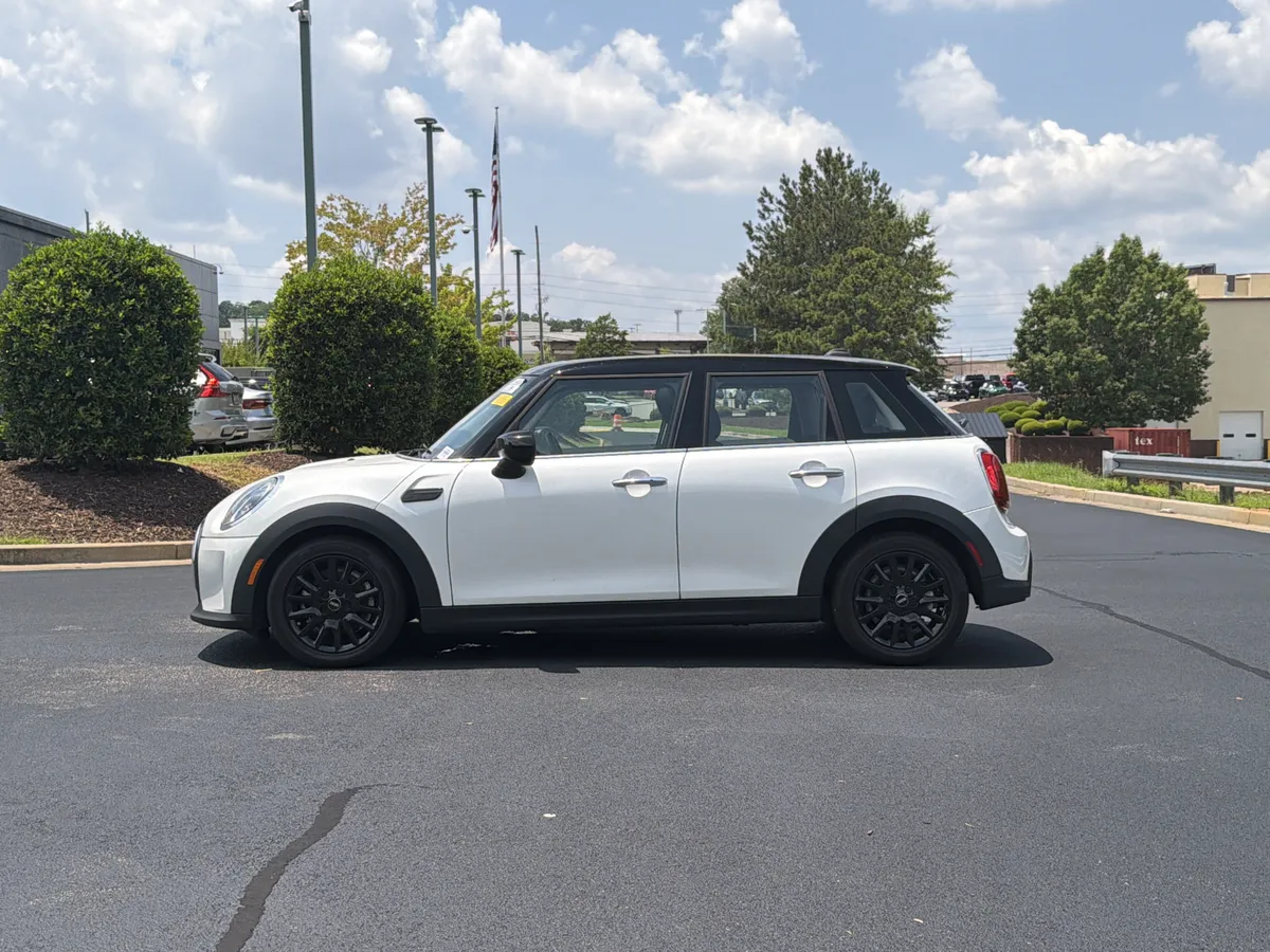 2024 MINI Hardtop 4 Door Cooper thumbnail 11