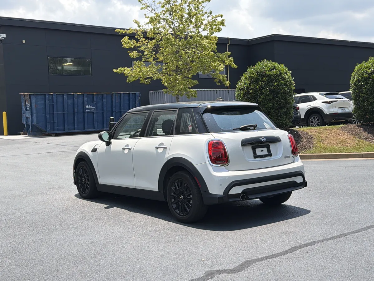 2024 MINI Hardtop 4 Door Cooper thumbnail 12