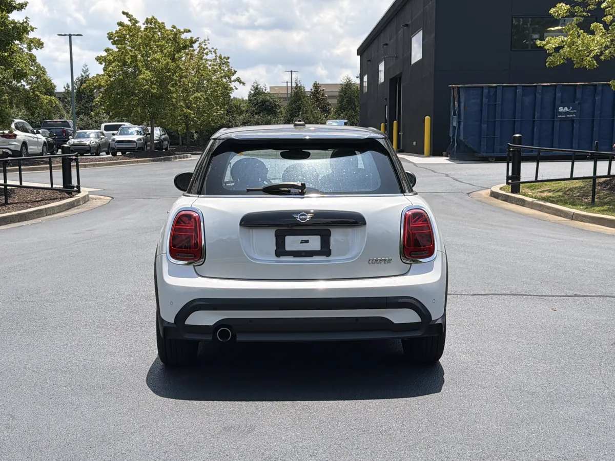 2024 MINI Hardtop 4 Door Cooper thumbnail 13