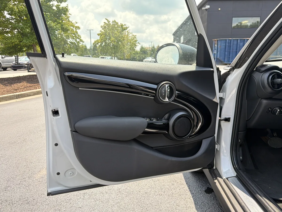 2024 MINI Hardtop 4 Door Cooper thumbnail 15