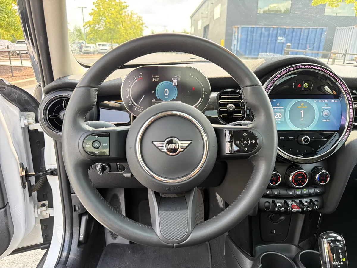 2024 MINI Hardtop 4 Door Cooper thumbnail 17