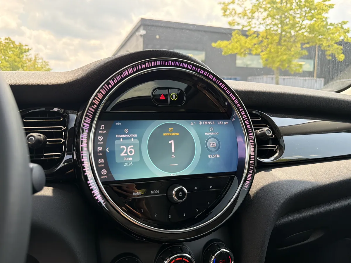 2024 MINI Hardtop 4 Door Cooper thumbnail 19
