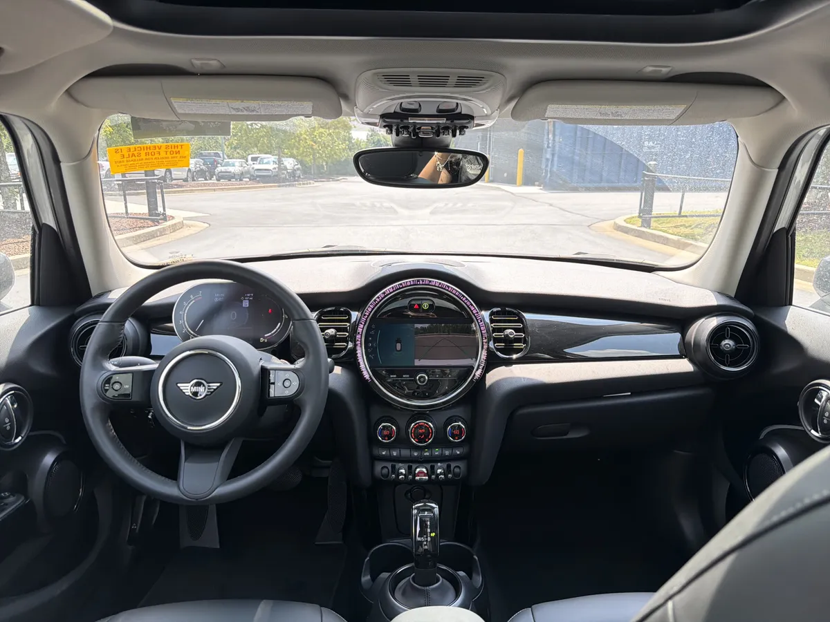 2024 MINI Hardtop 4 Door Cooper thumbnail 22