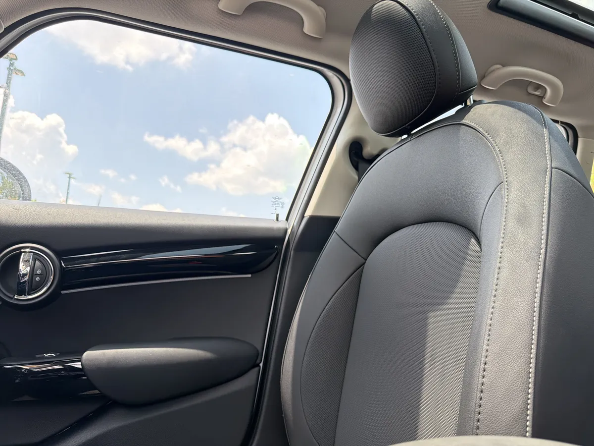 2024 MINI Hardtop 4 Door Cooper thumbnail 24
