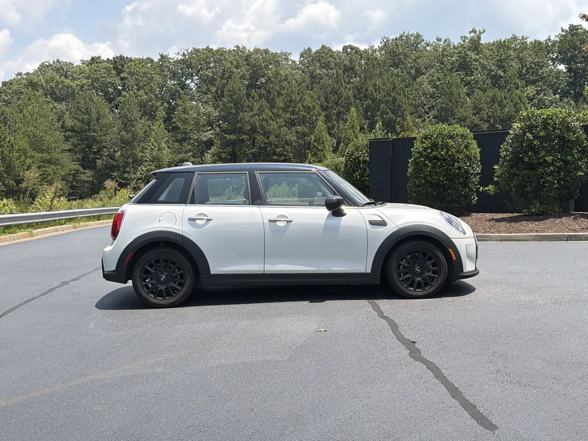 2024 MINI Hardtop 4 Door Cooper thumbnail 4
