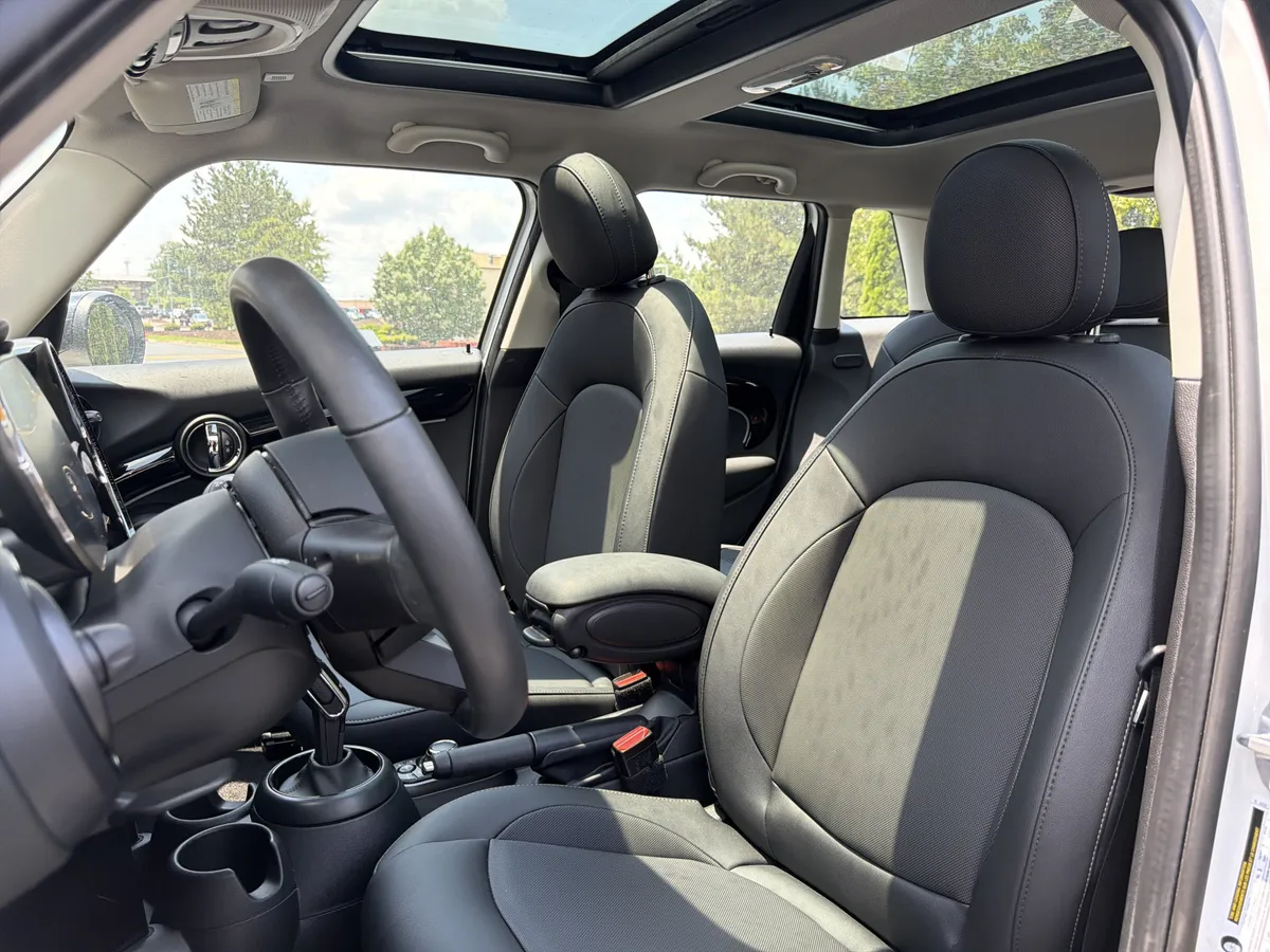 2024 MINI Hardtop 4 Door Cooper thumbnail 6