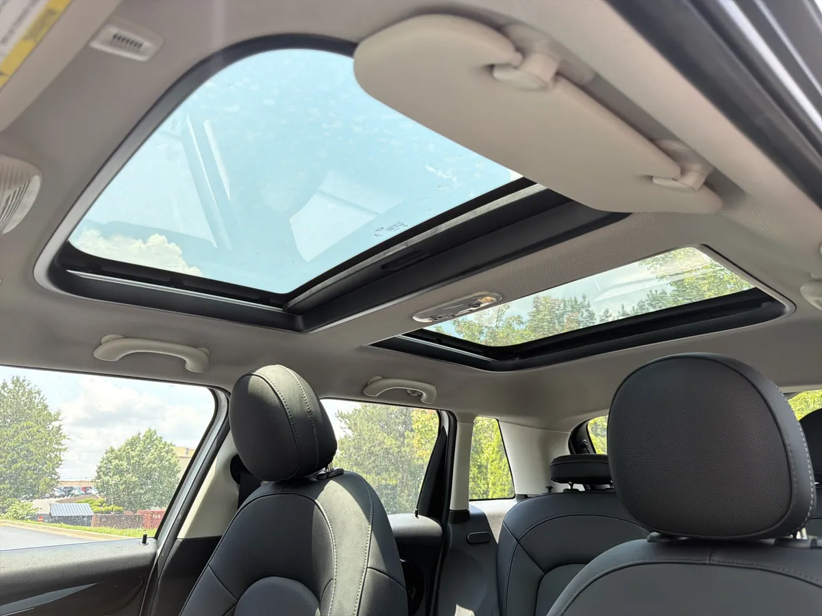 2024 MINI Hardtop 4 Door Cooper thumbnail 7