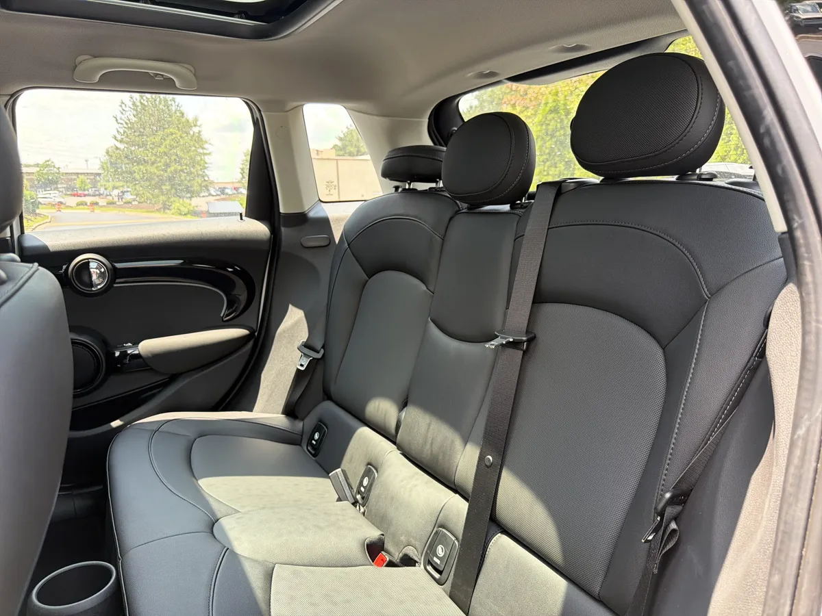 2024 MINI Hardtop 4 Door Cooper thumbnail 8