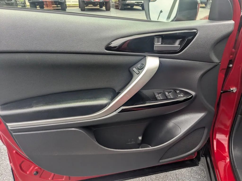 2024 Mitsubishi Eclipse Cross LE thumbnail 11