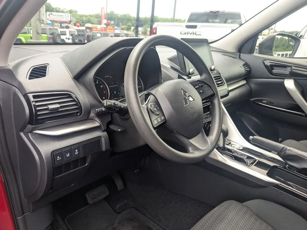 2024 Mitsubishi Eclipse Cross LE thumbnail 13