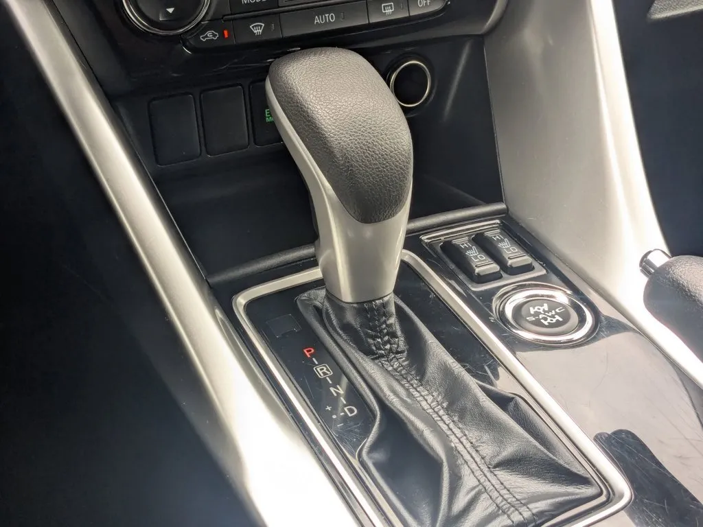 2024 Mitsubishi Eclipse Cross LE thumbnail 19