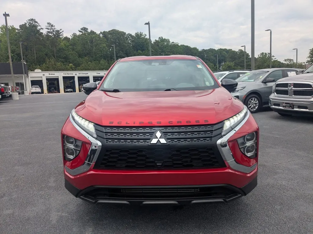 2024 Mitsubishi Eclipse Cross LE thumbnail 2
