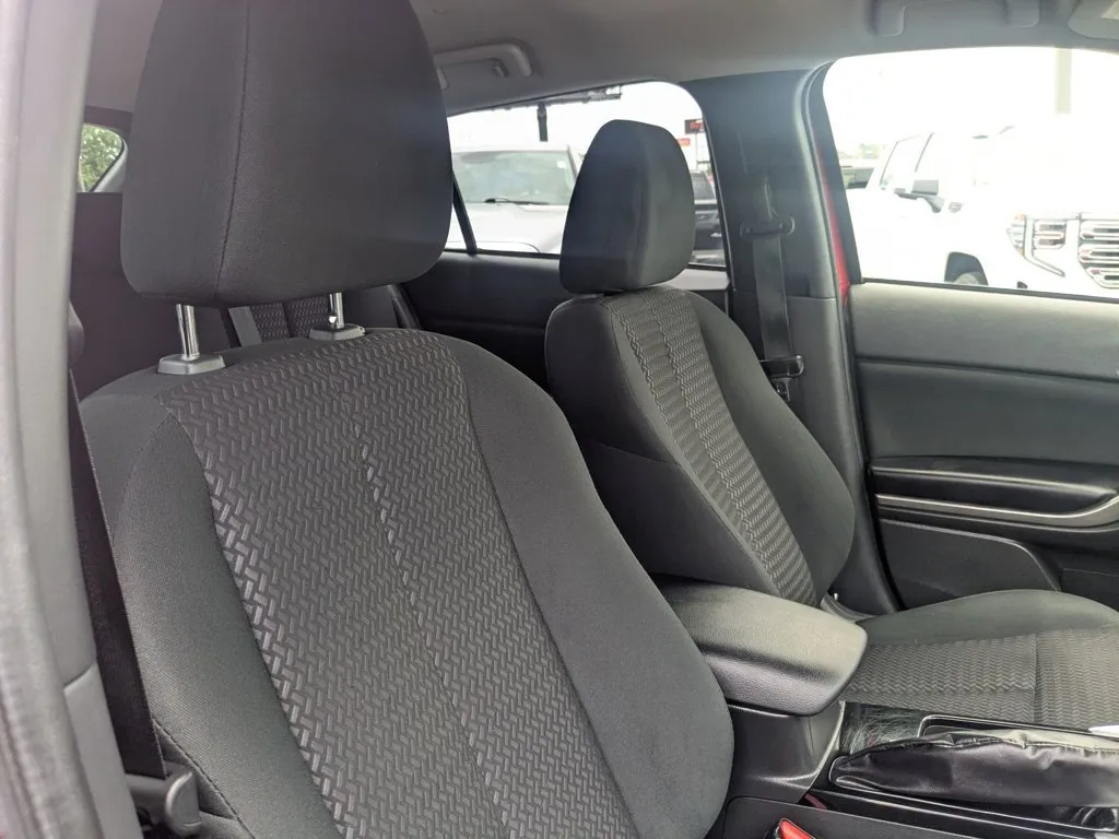 2024 Mitsubishi Eclipse Cross LE thumbnail 27