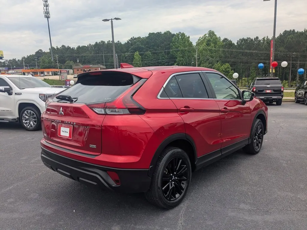 2024 Mitsubishi Eclipse Cross LE thumbnail 5