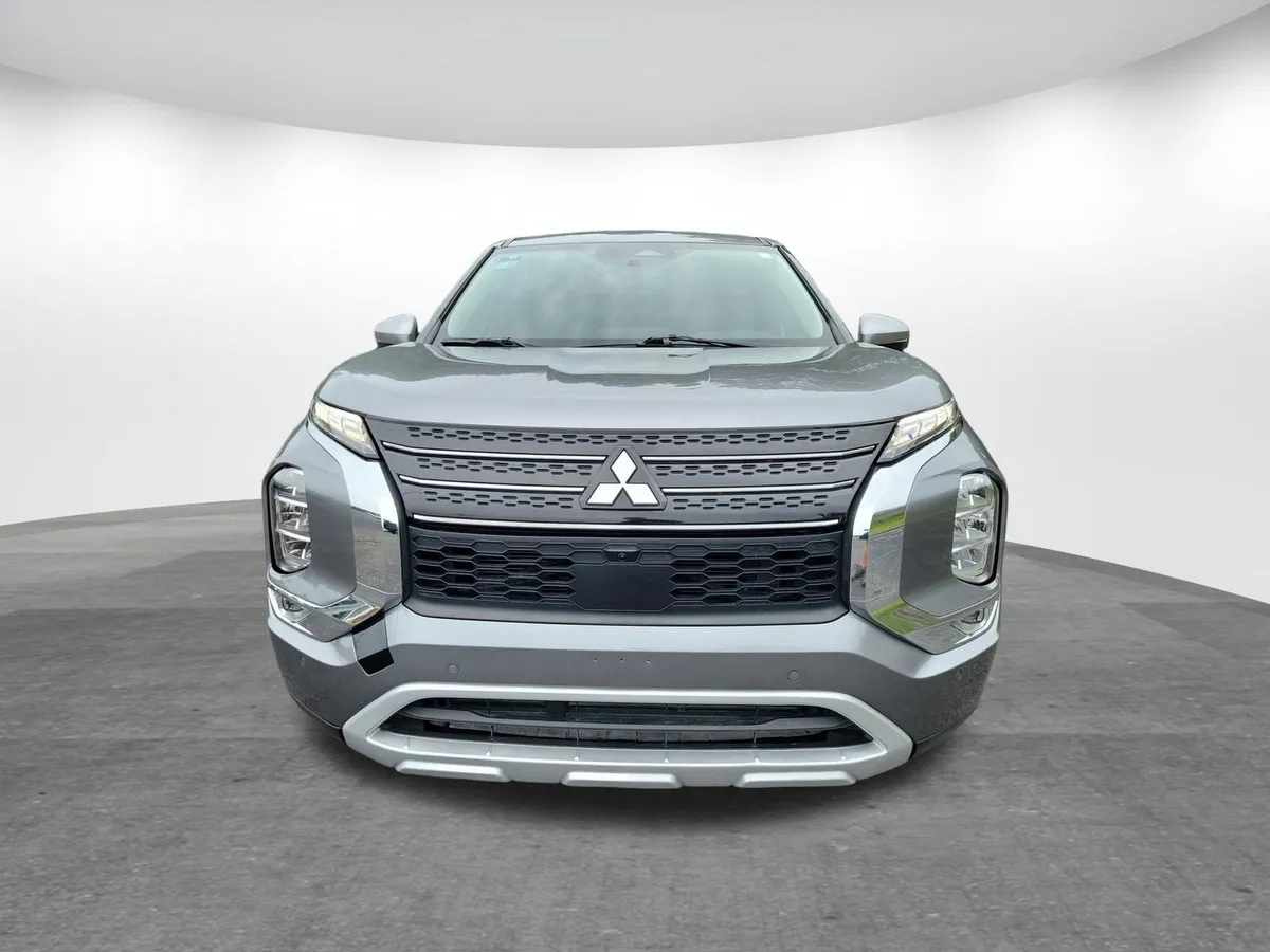 2024 Mitsubishi Outlander SE thumbnail 22
